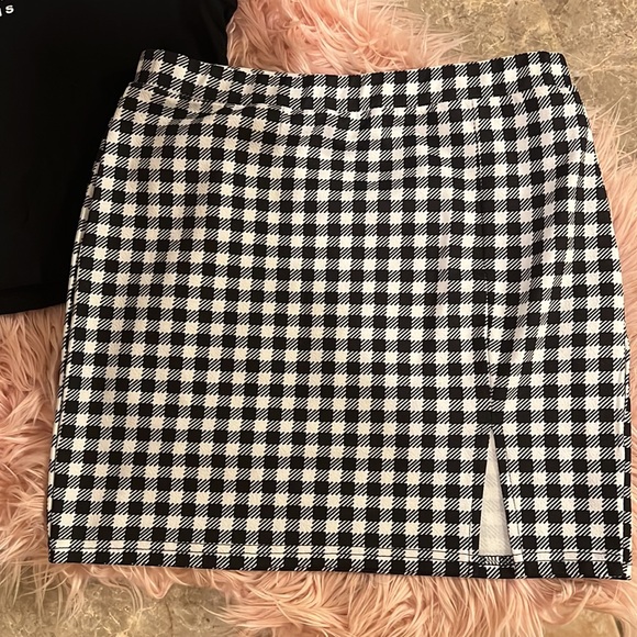 SHEIN Slogan Graphic Top & Split Hem Gingham Skirt Set - L - Picture 3 of 4